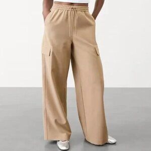 NWT Athleta Petite Promenade Cargo Pants in Brownstone Beige